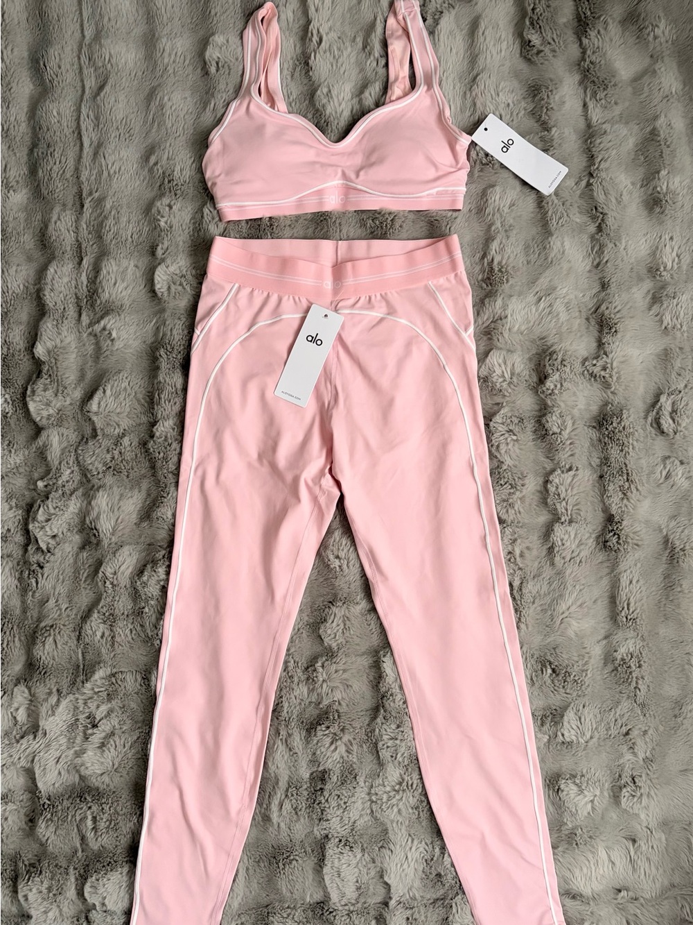 NWT ALO Yoga XL Set Soft Pink Bra and Legging White Piping Pilates Barbiecore